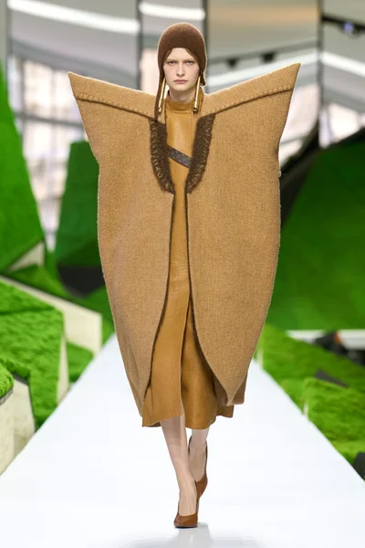 Look 4